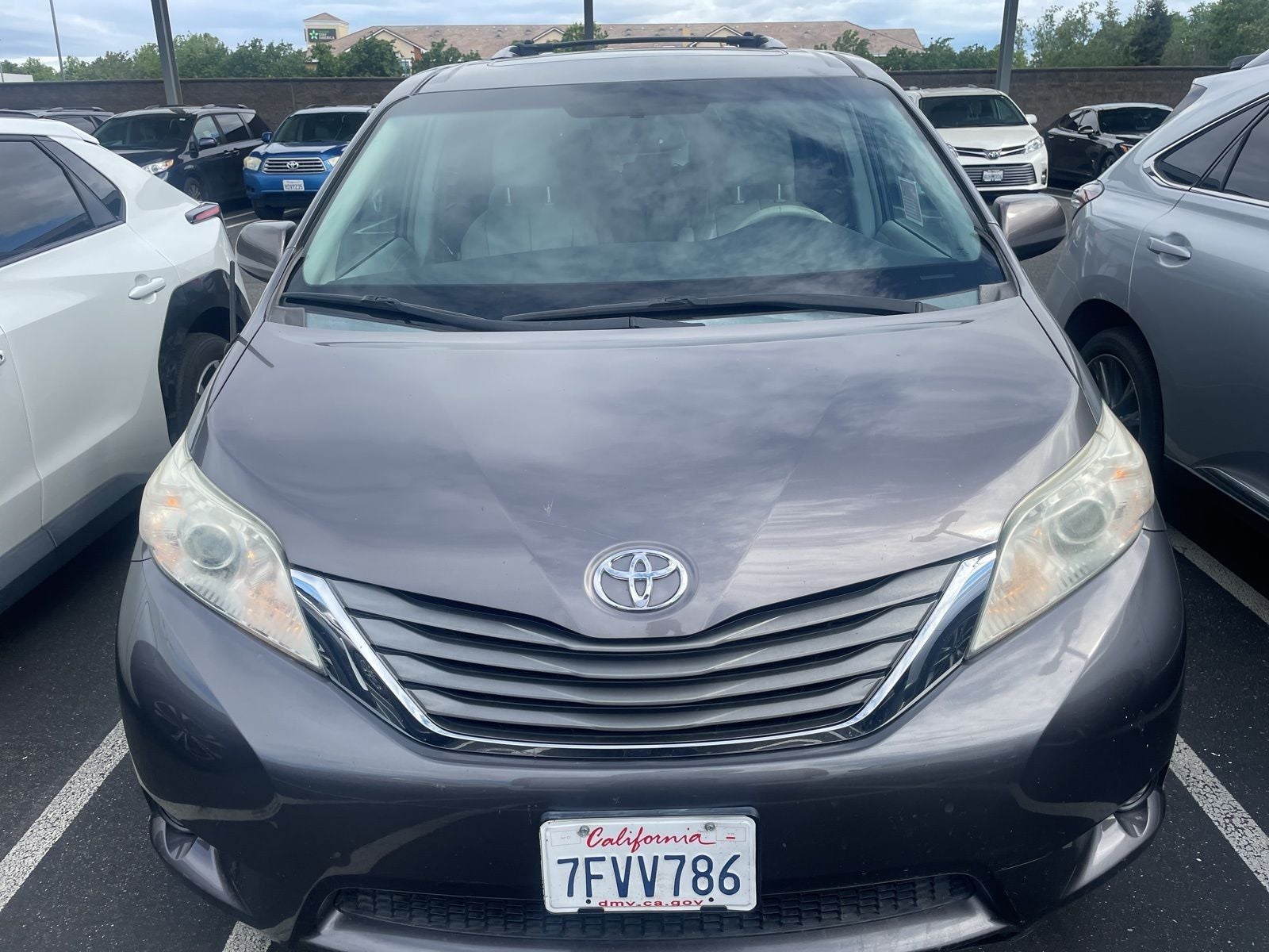 2014 Toyota Sienna XLE 8 Passenger