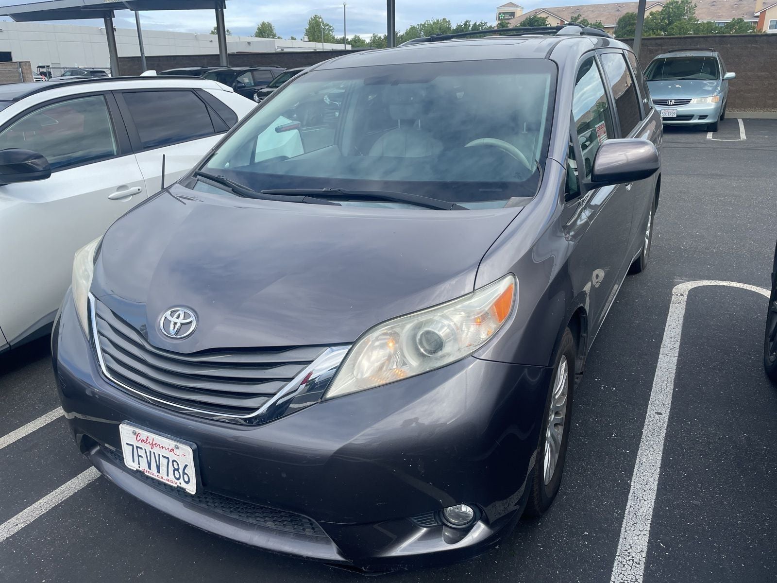 2014 Toyota Sienna XLE 8 Passenger