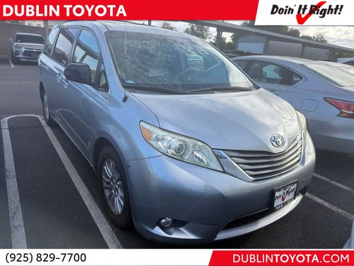2013 Toyota Sienna XLE 8 Passenger