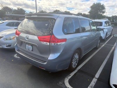 2013 Toyota Sienna XLE 8 Passenger