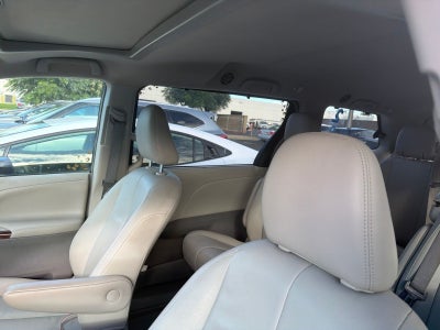 2013 Toyota Sienna XLE 8 Passenger