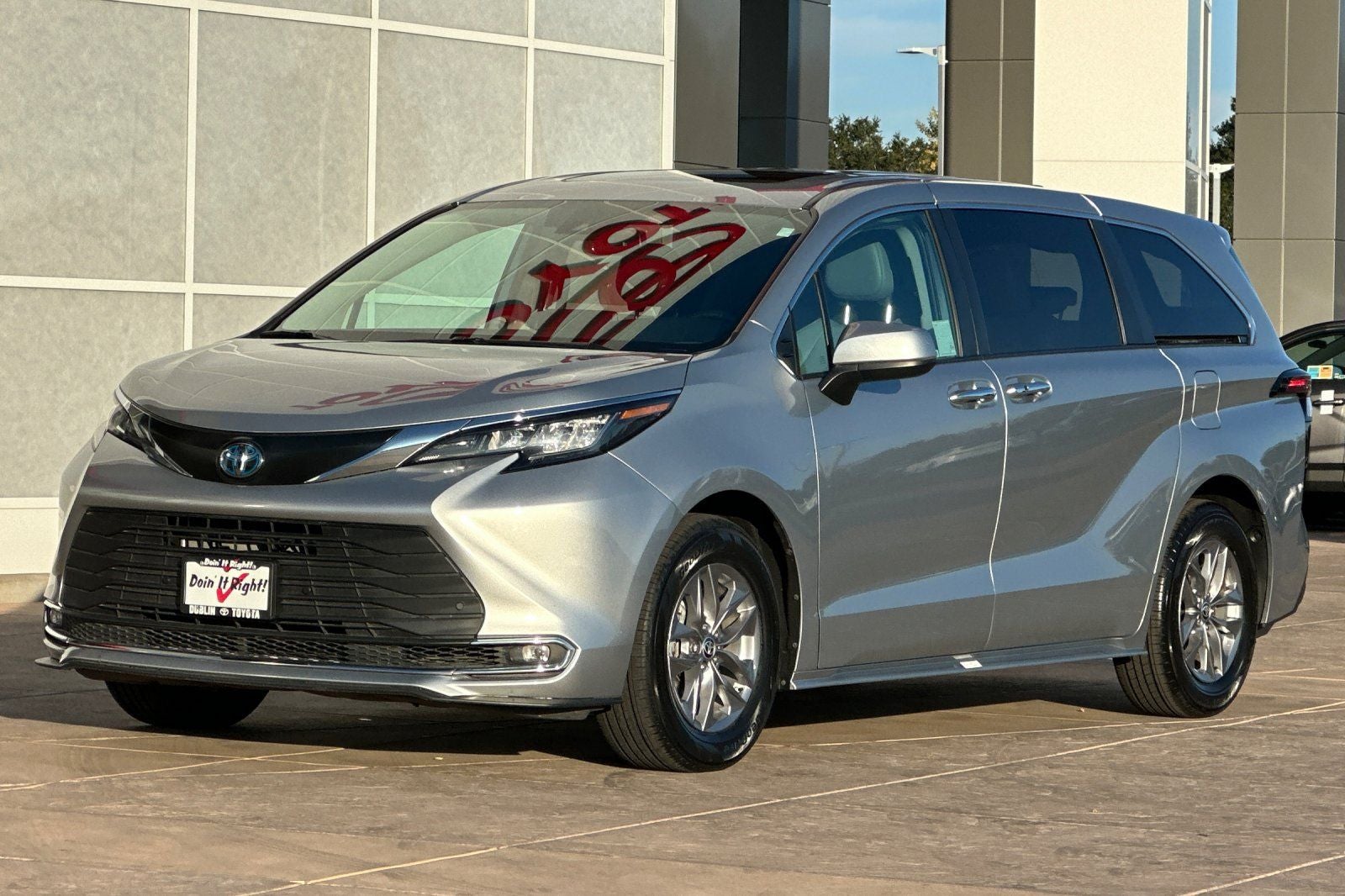 2022 Toyota Sienna XLE 8 Passenger