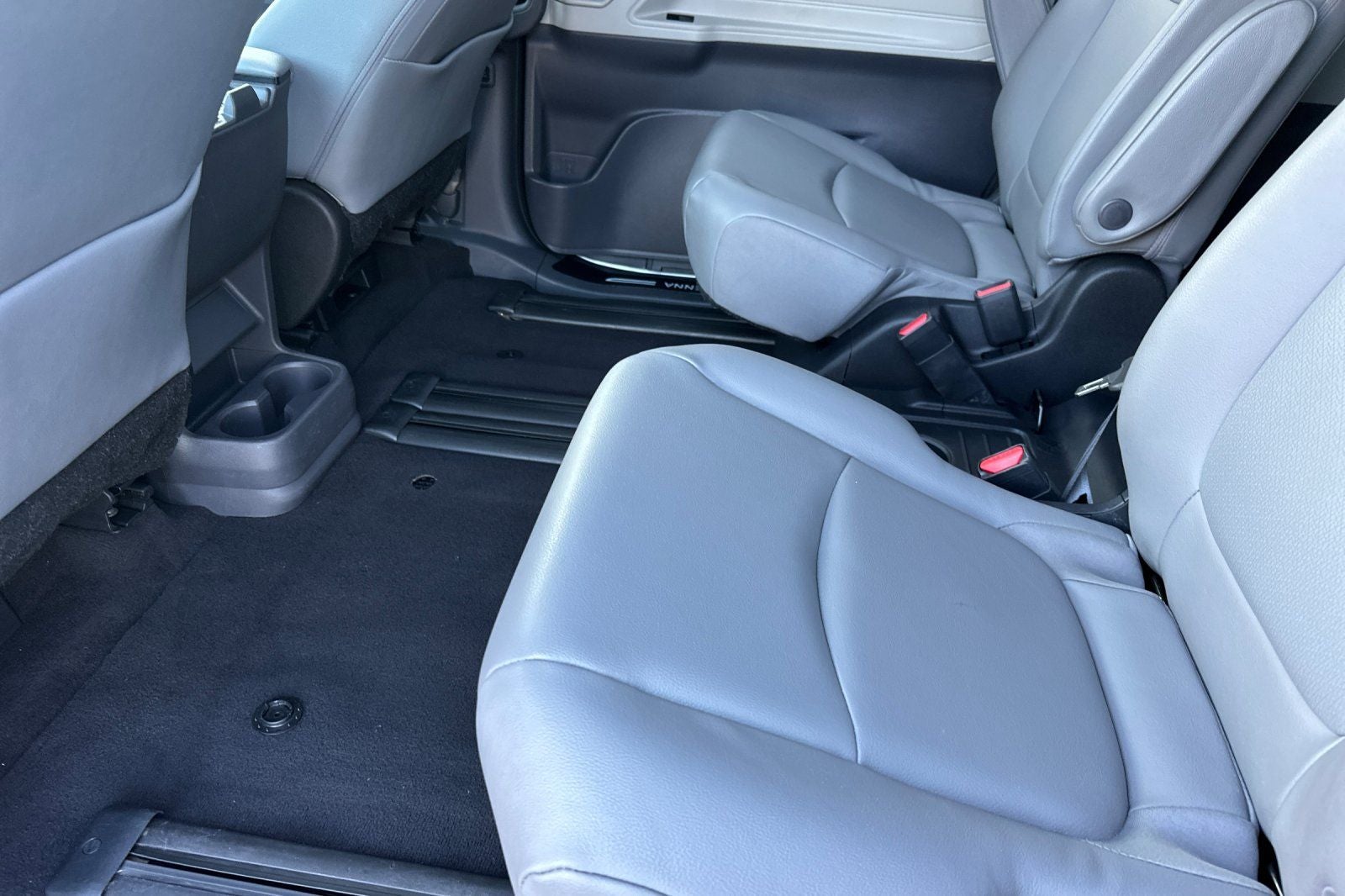 2022 Toyota Sienna XLE 8 Passenger