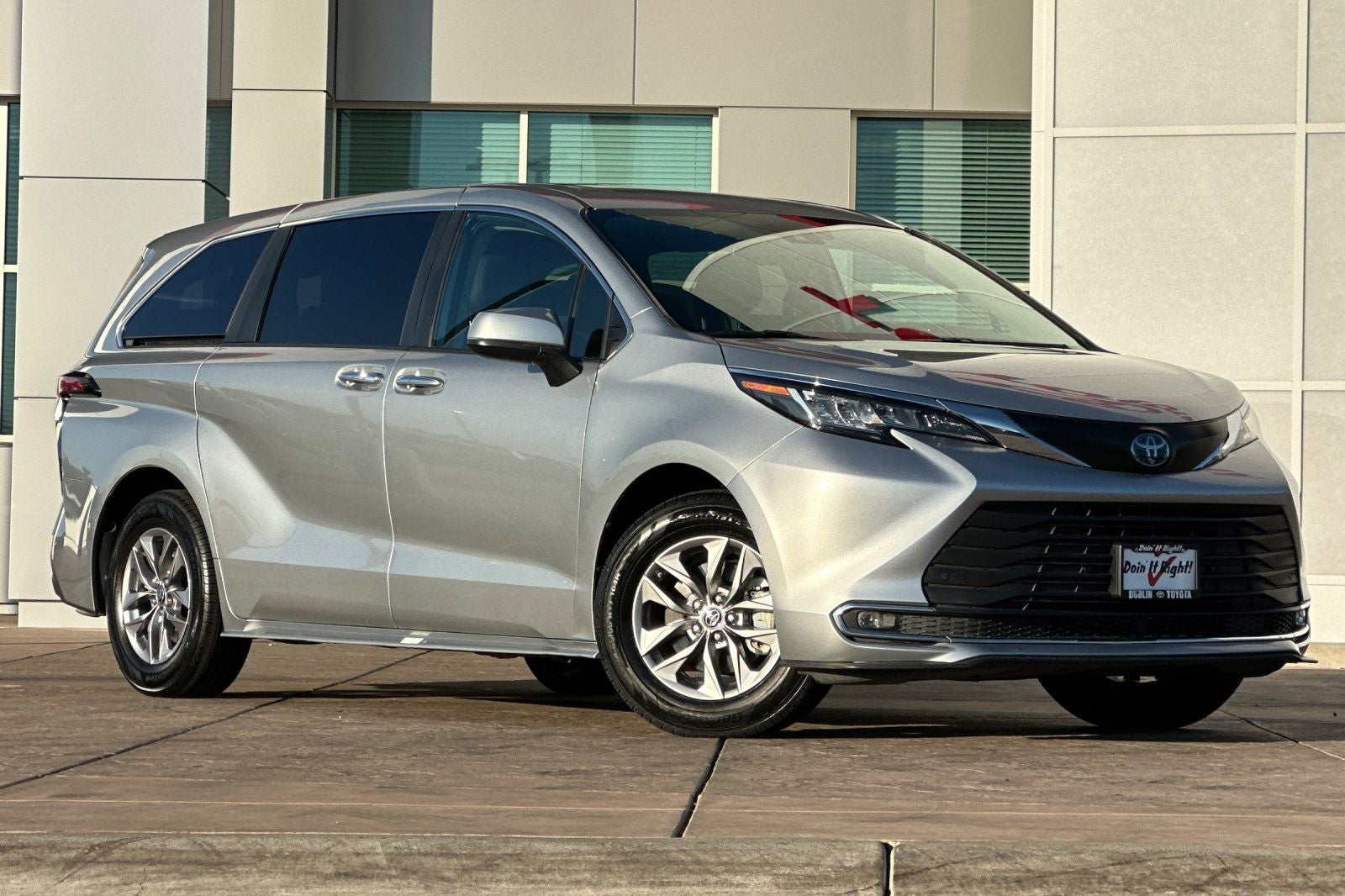 2022 Toyota Sienna XLE 8 Passenger