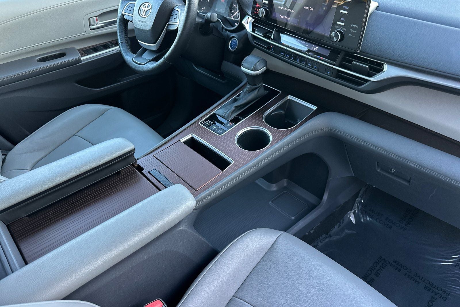 2022 Toyota Sienna XLE 8 Passenger