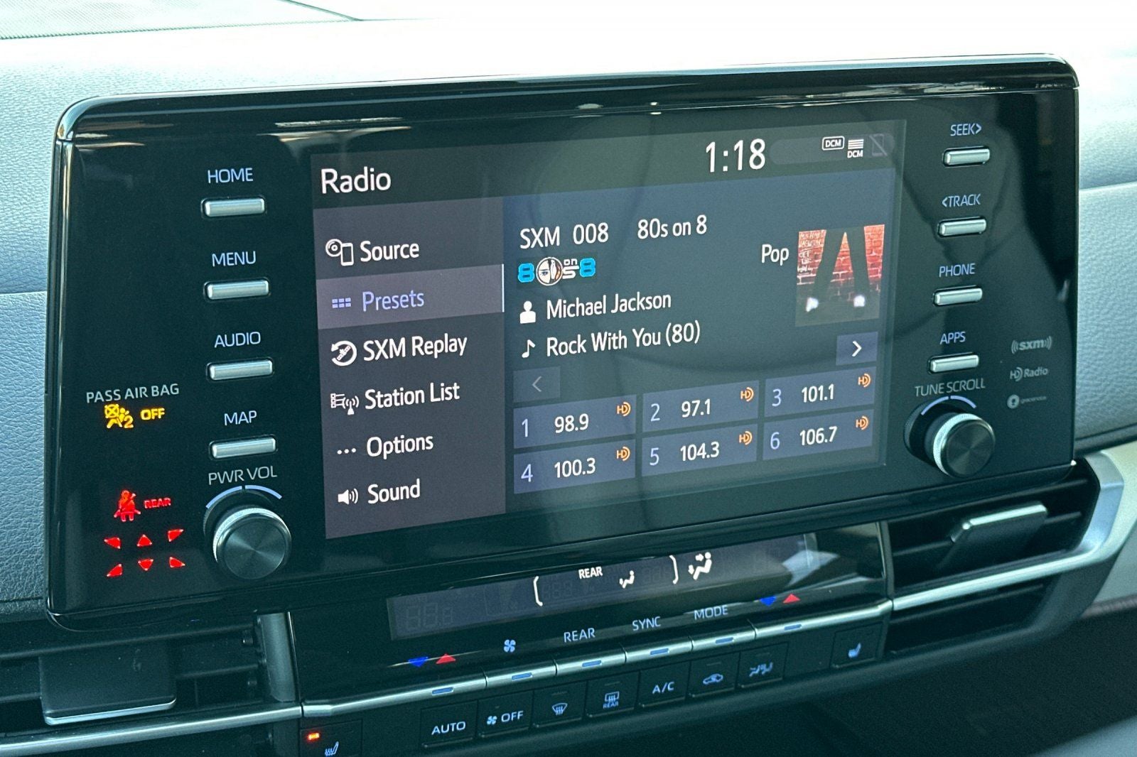 2022 Toyota Sienna XLE 8 Passenger