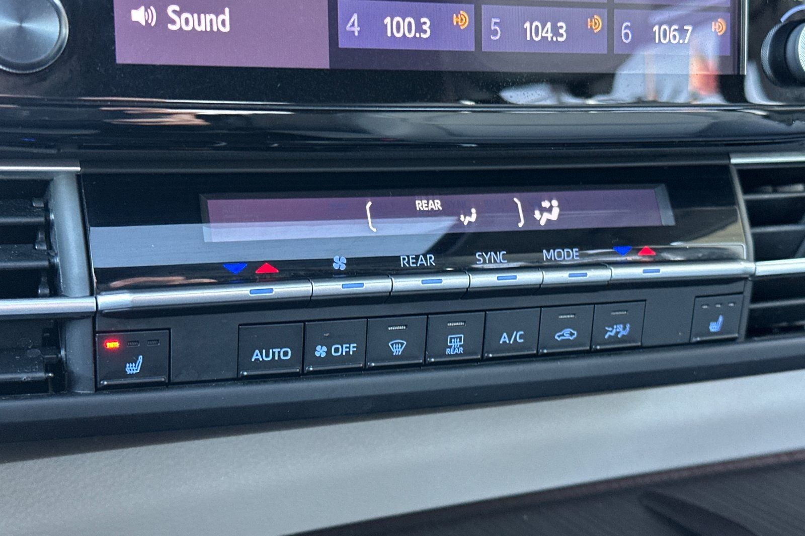 2022 Toyota Sienna XLE 8 Passenger