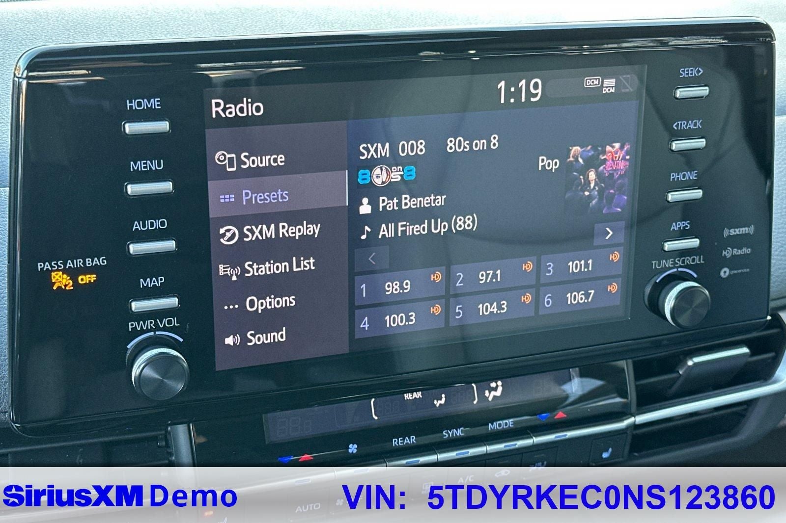 2022 Toyota Sienna XLE 8 Passenger