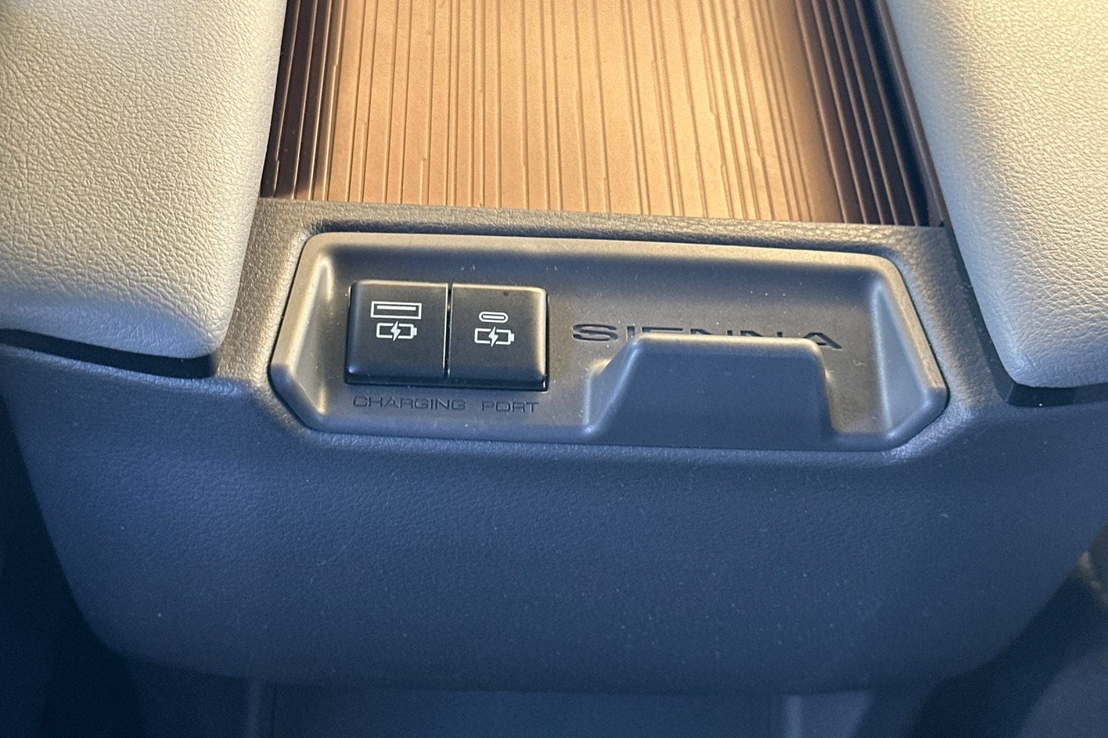 2022 Toyota Sienna XLE 8 Passenger