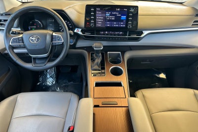 2022 Toyota Sienna XLE 8 Passenger