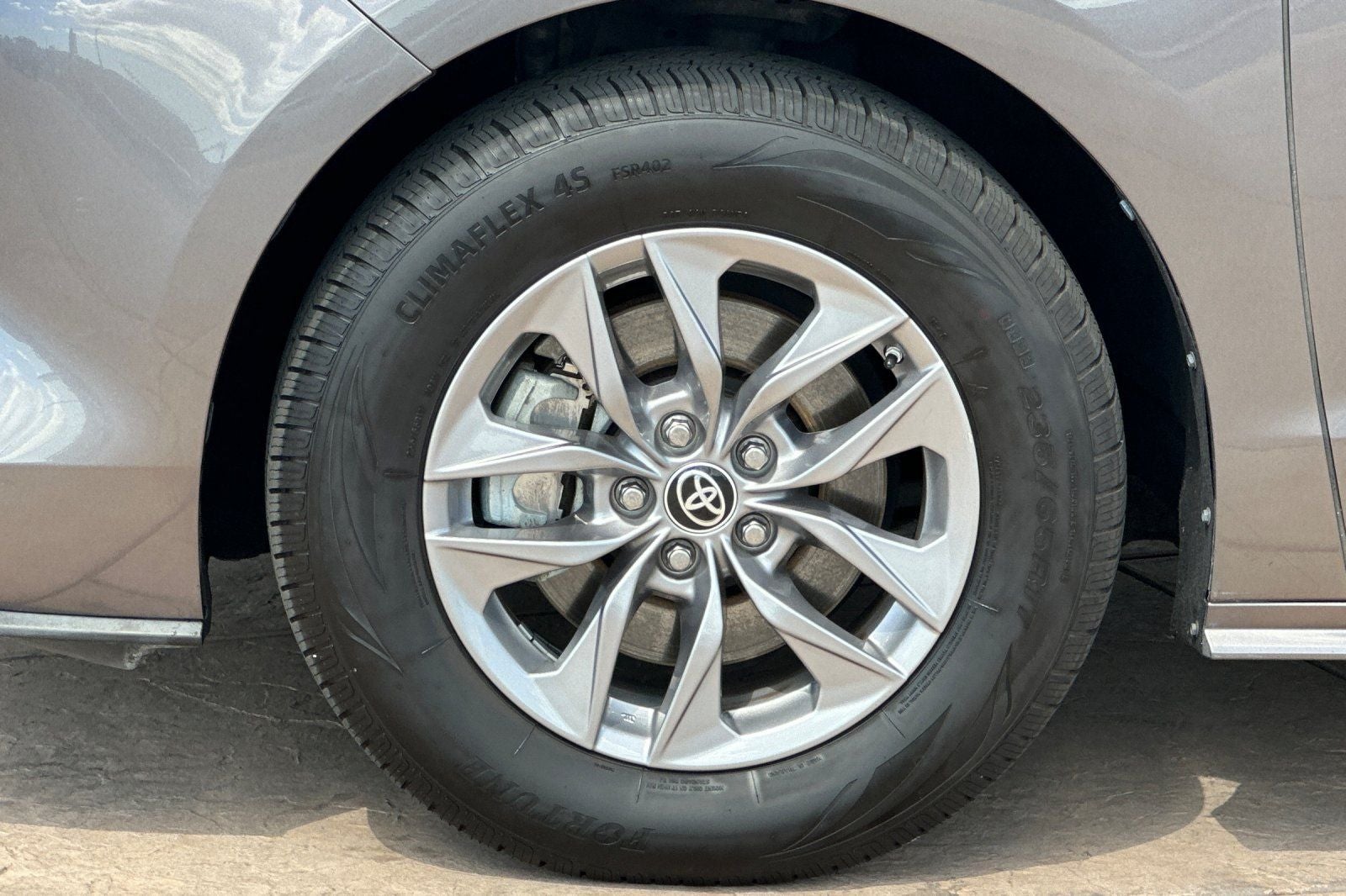 2022 Toyota Sienna XLE 8 Passenger