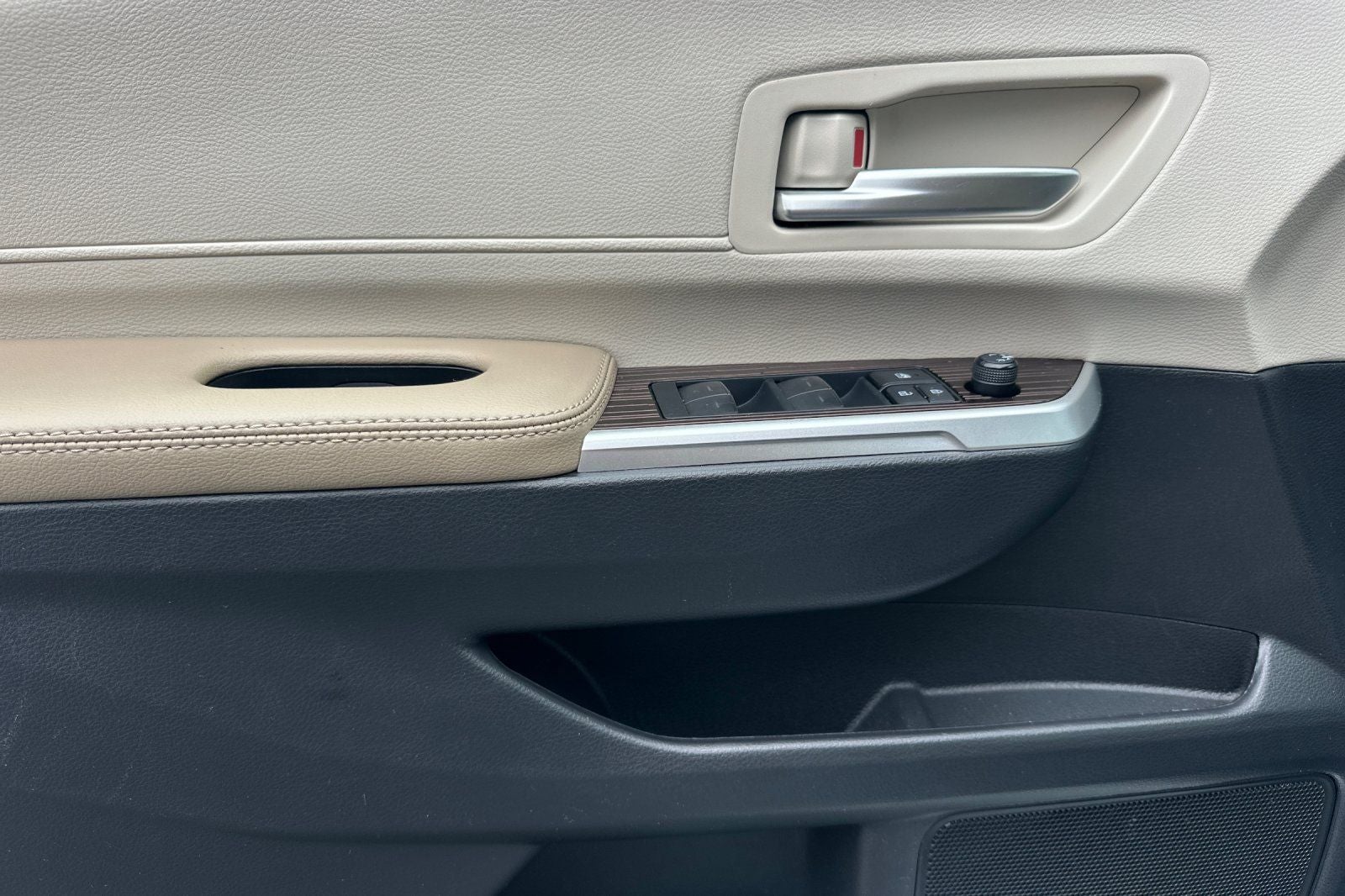 2024 Toyota Sienna XLE 8 Passenger