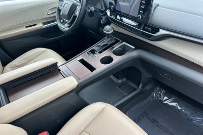 2024 Toyota Sienna XLE 8 Passenger