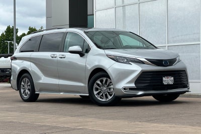 2024 Toyota Sienna XLE 8 Passenger