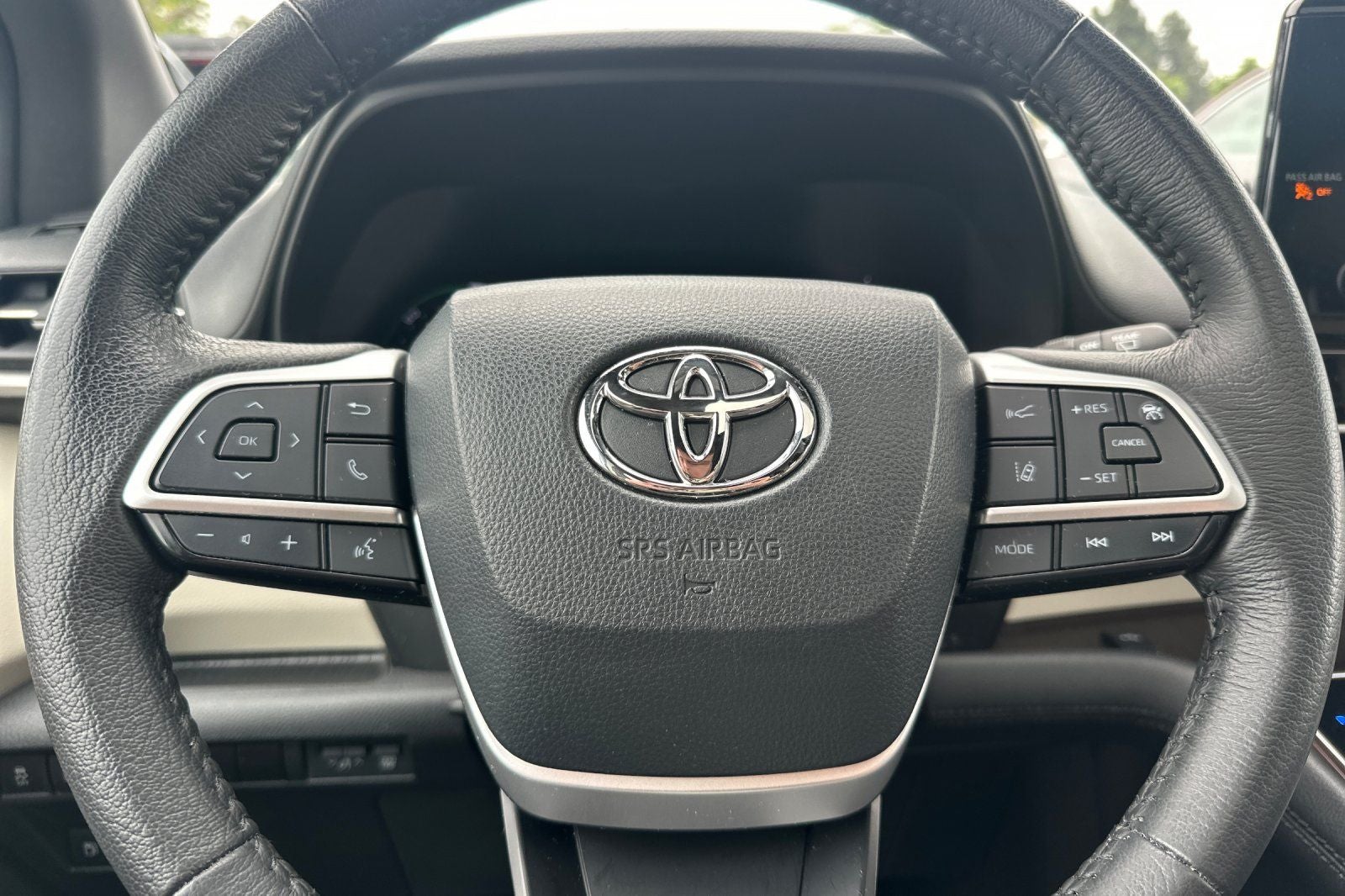 2024 Toyota Sienna XLE 8 Passenger