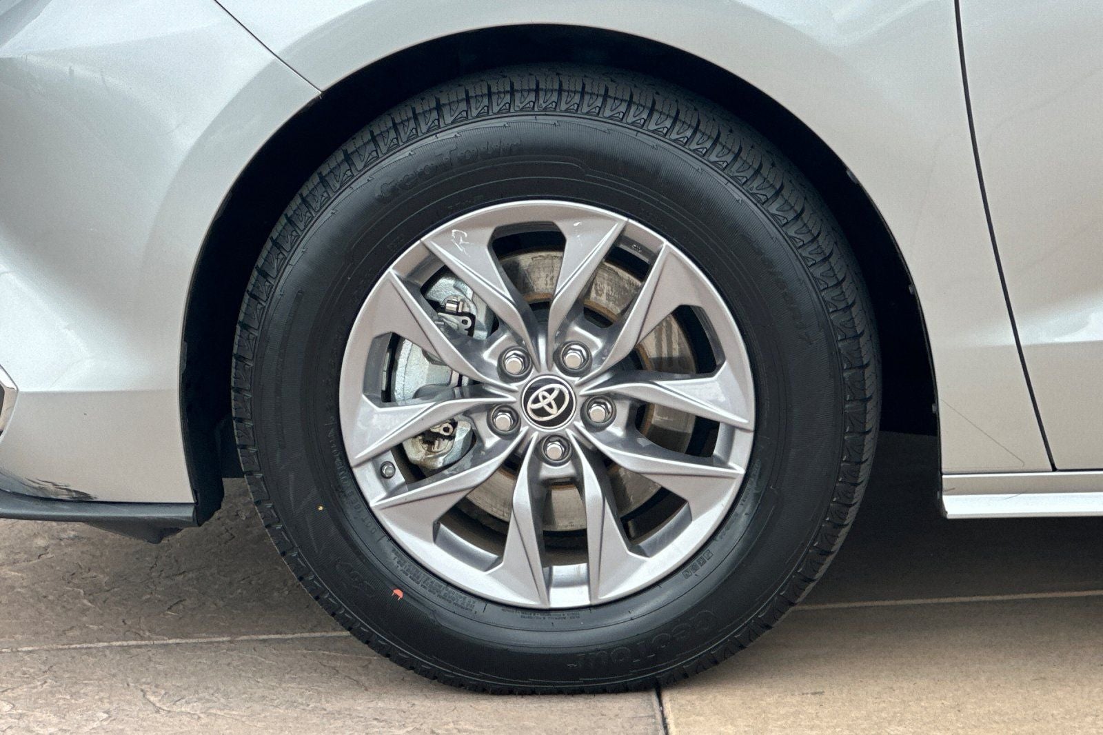 2024 Toyota Sienna XLE 8 Passenger