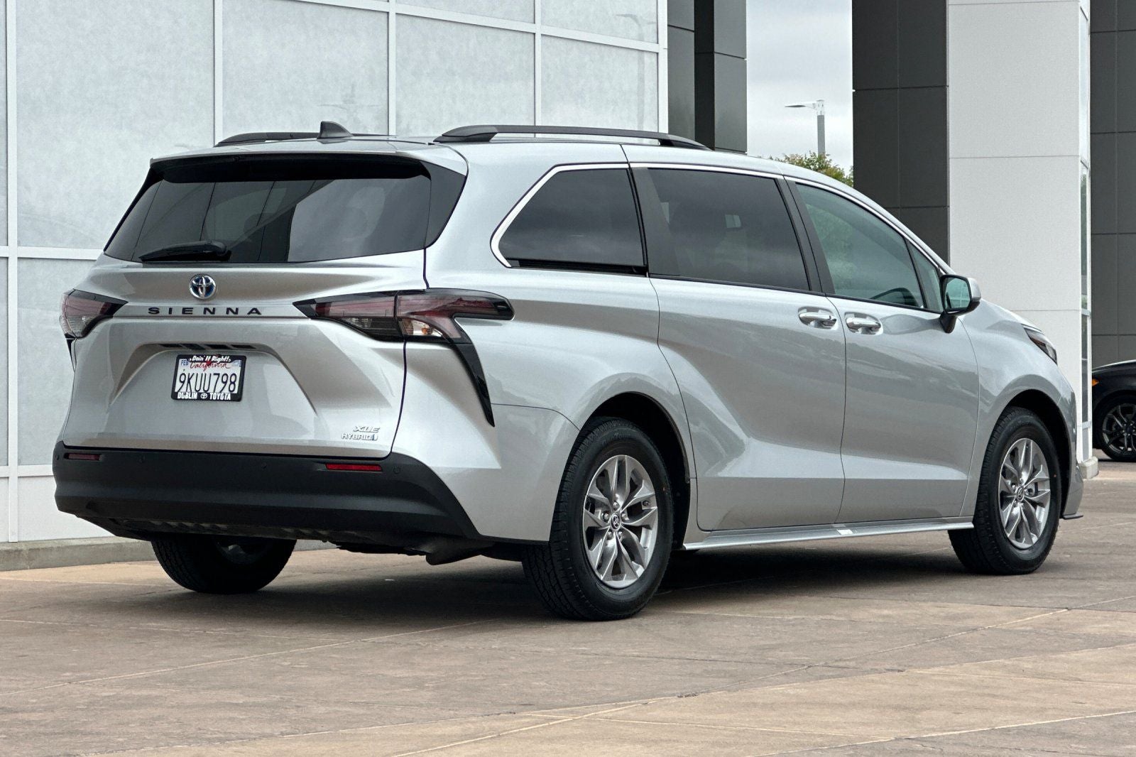 2024 Toyota Sienna XLE 8 Passenger