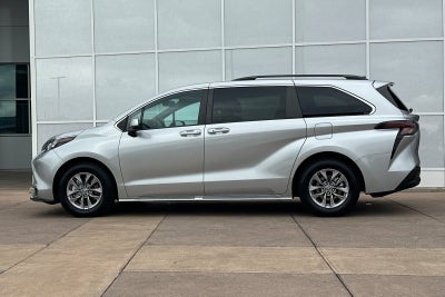 2024 Toyota Sienna XLE 8 Passenger