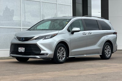 2024 Toyota Sienna XLE 8 Passenger