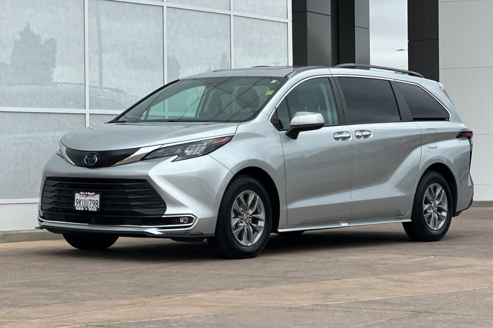 2024 Toyota Sienna XLE 8 Passenger