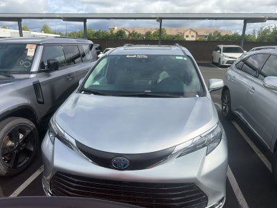 2025 Toyota Sienna XLE 8 Passenger