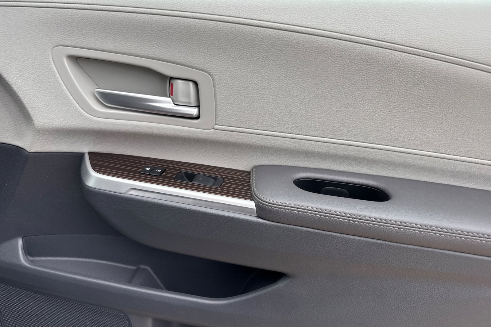 2024 Toyota Sienna XLE 8 Passenger