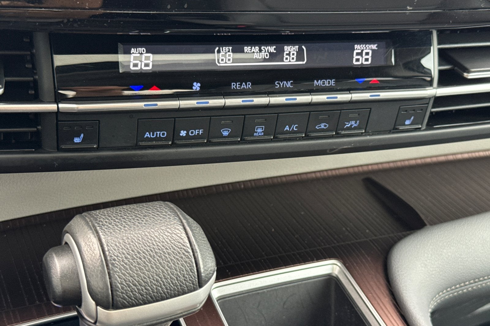 2024 Toyota Sienna XLE 8 Passenger