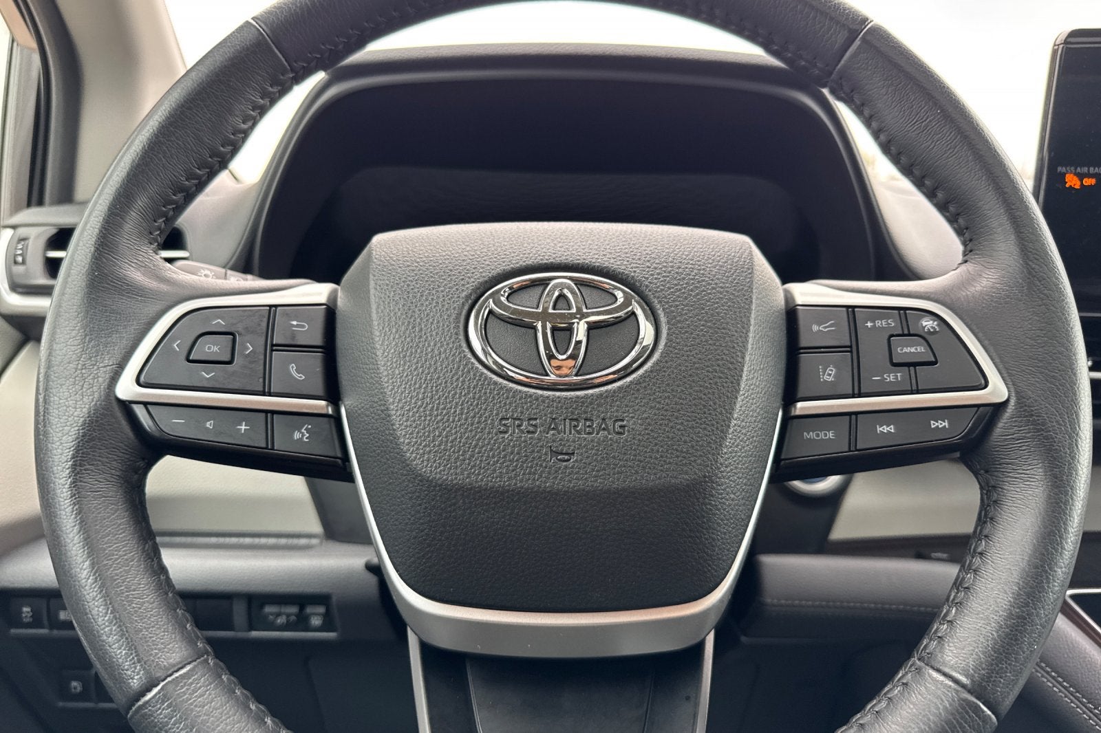 2024 Toyota Sienna XLE 8 Passenger