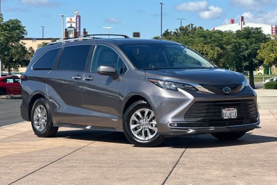 2021 Toyota Sienna XLE 8 Passenger