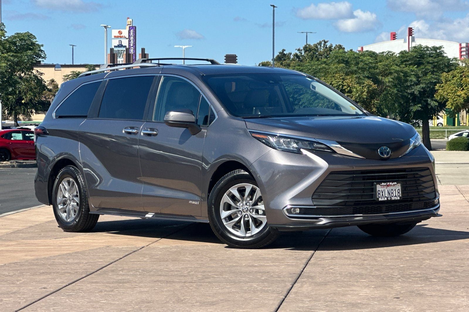 2021 Toyota Sienna XLE 8 Passenger