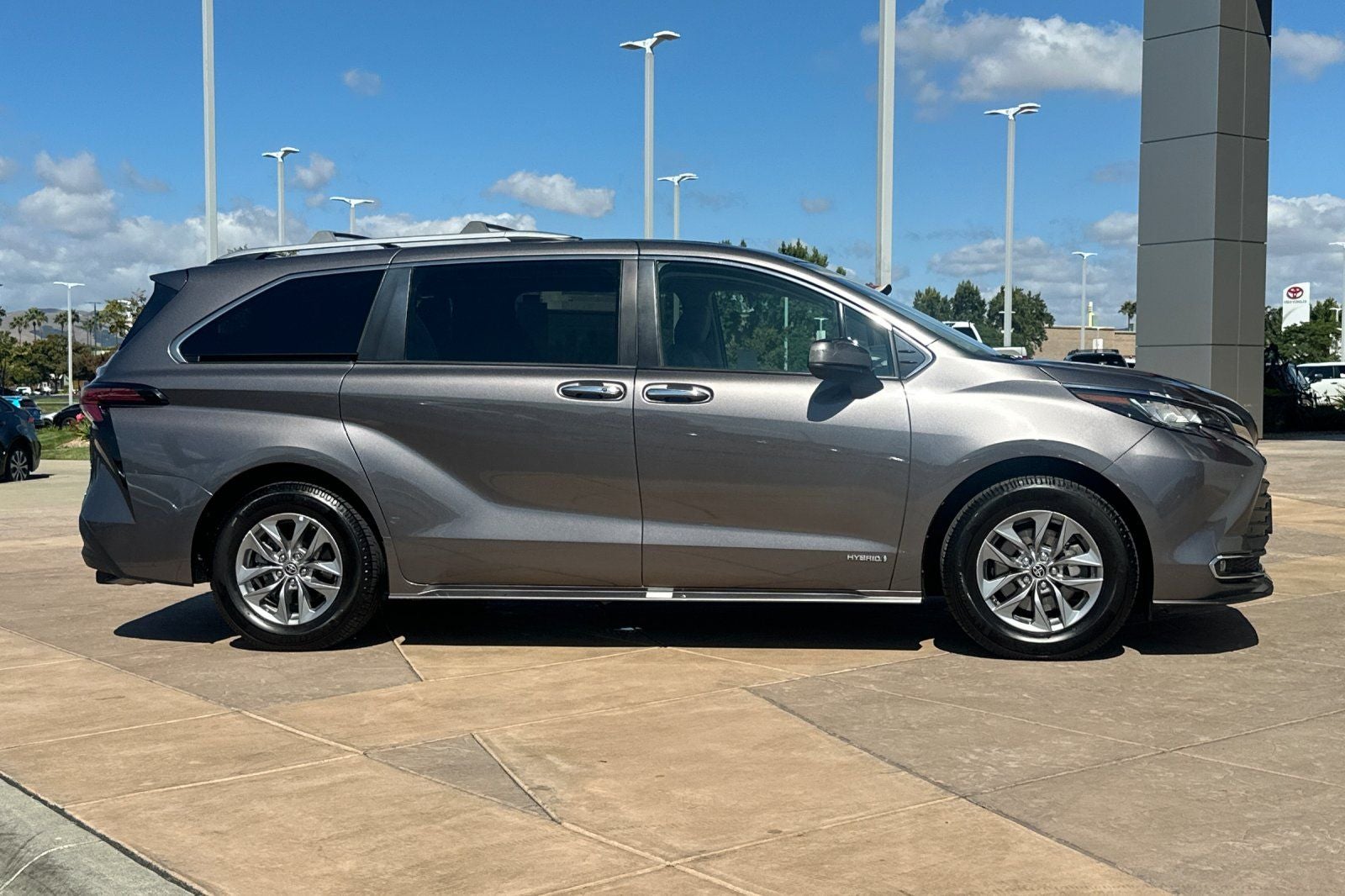 2021 Toyota Sienna XLE 8 Passenger