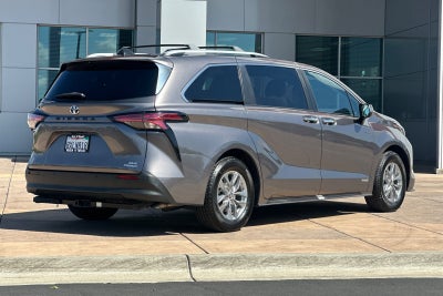 2021 Toyota Sienna XLE 8 Passenger
