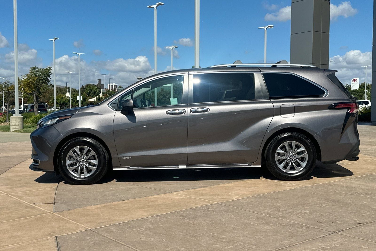 2021 Toyota Sienna XLE 8 Passenger
