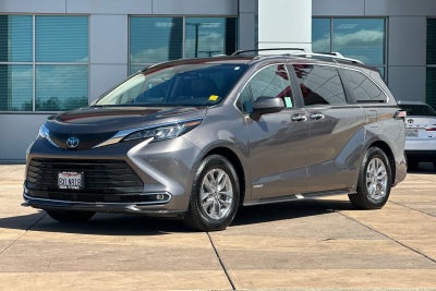 2021 Toyota Sienna XLE 8 Passenger