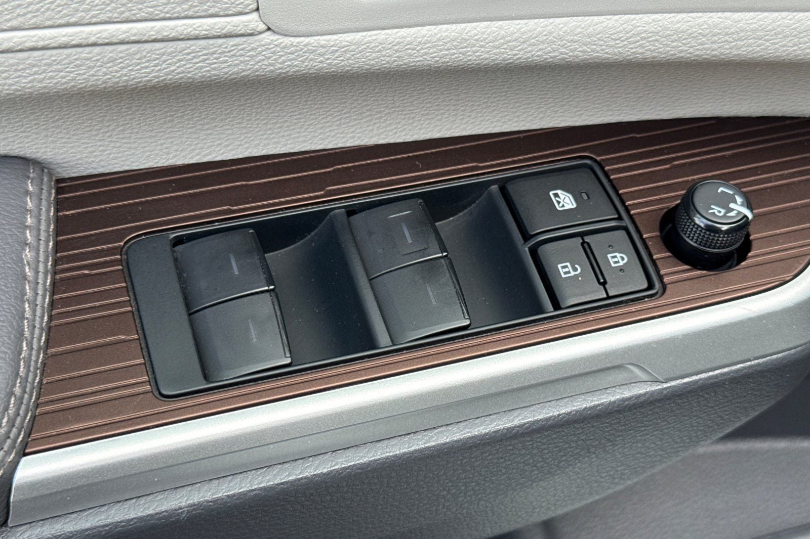2023 Toyota Sienna XLE 8 Passenger