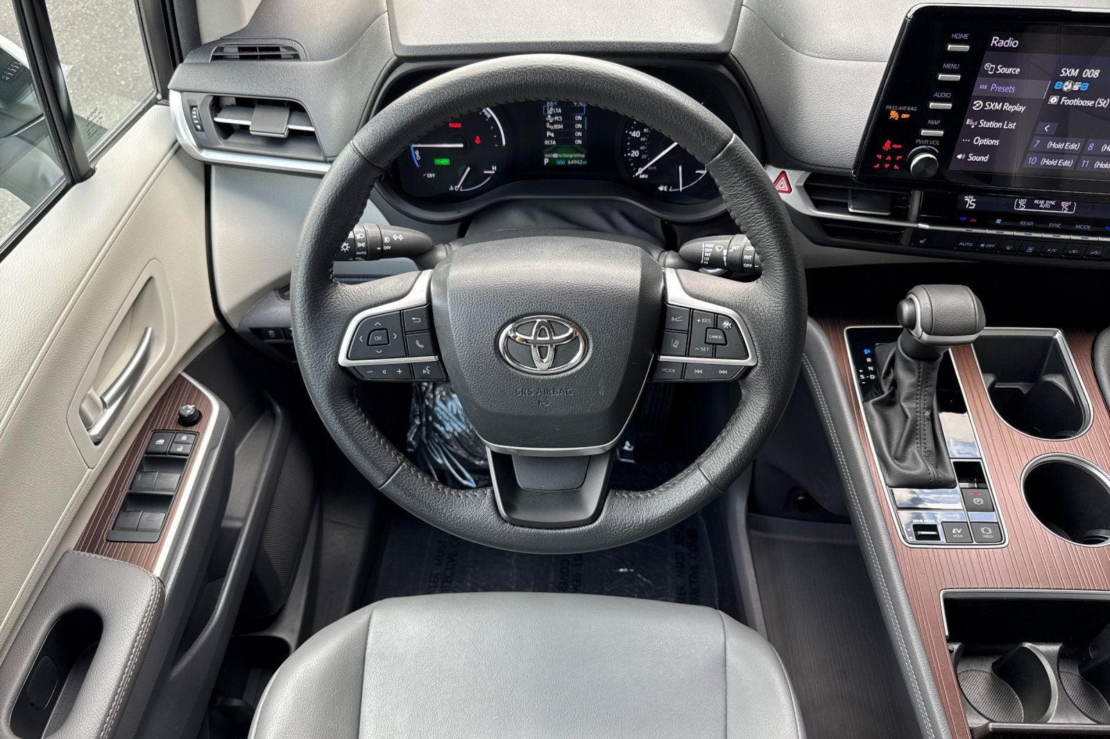 2023 Toyota Sienna XLE 8 Passenger