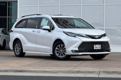 2023 Toyota Sienna XLE 8 Passenger