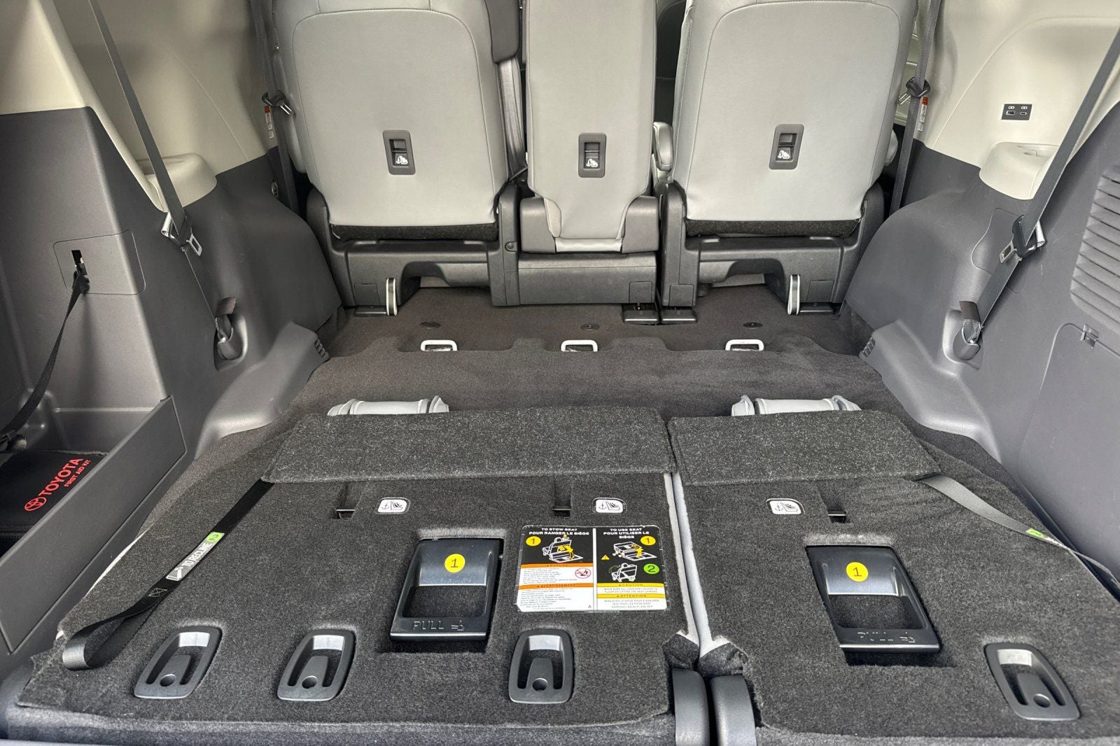 2023 Toyota Sienna XLE 8 Passenger