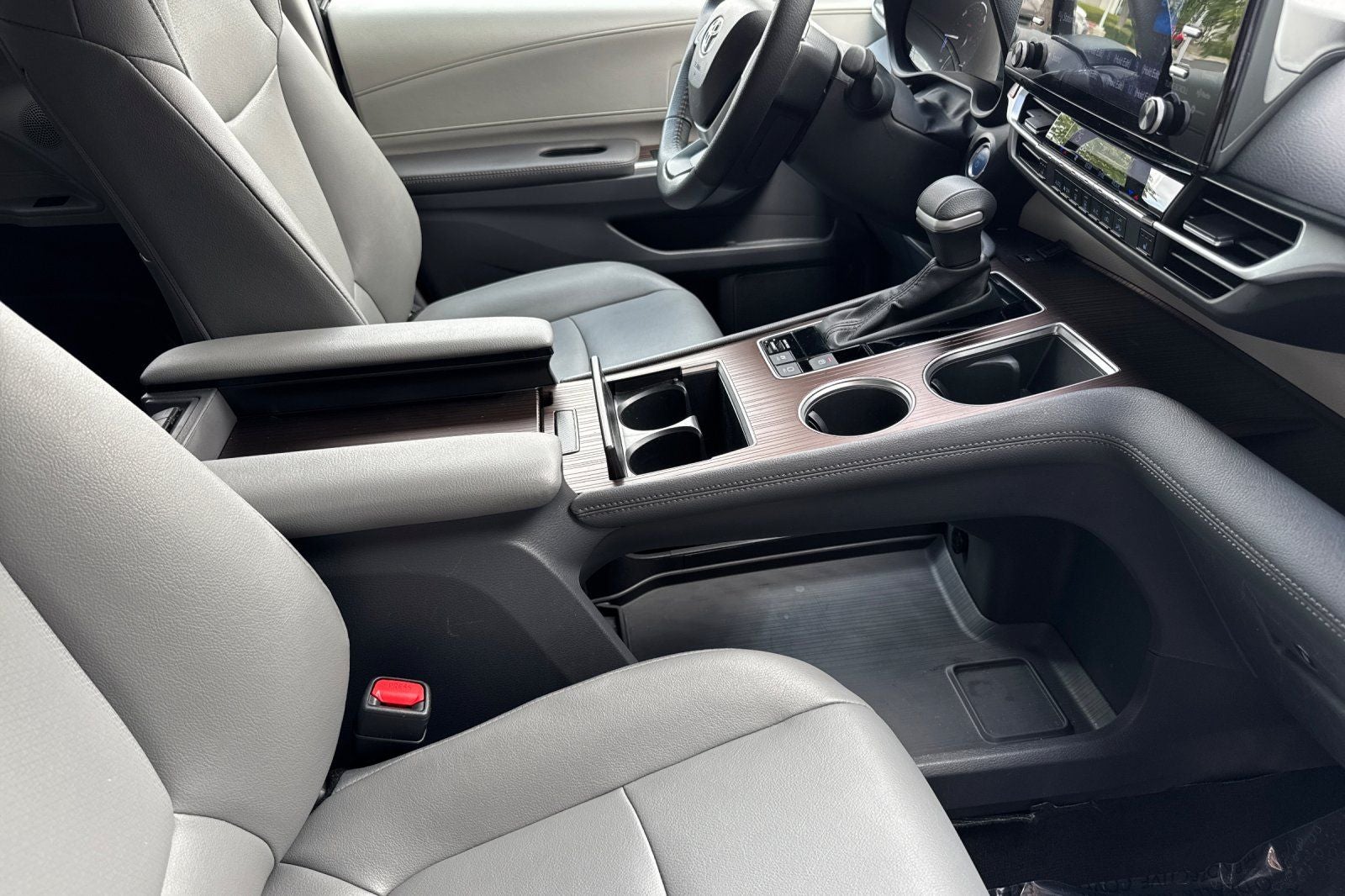 2023 Toyota Sienna XLE 8 Passenger