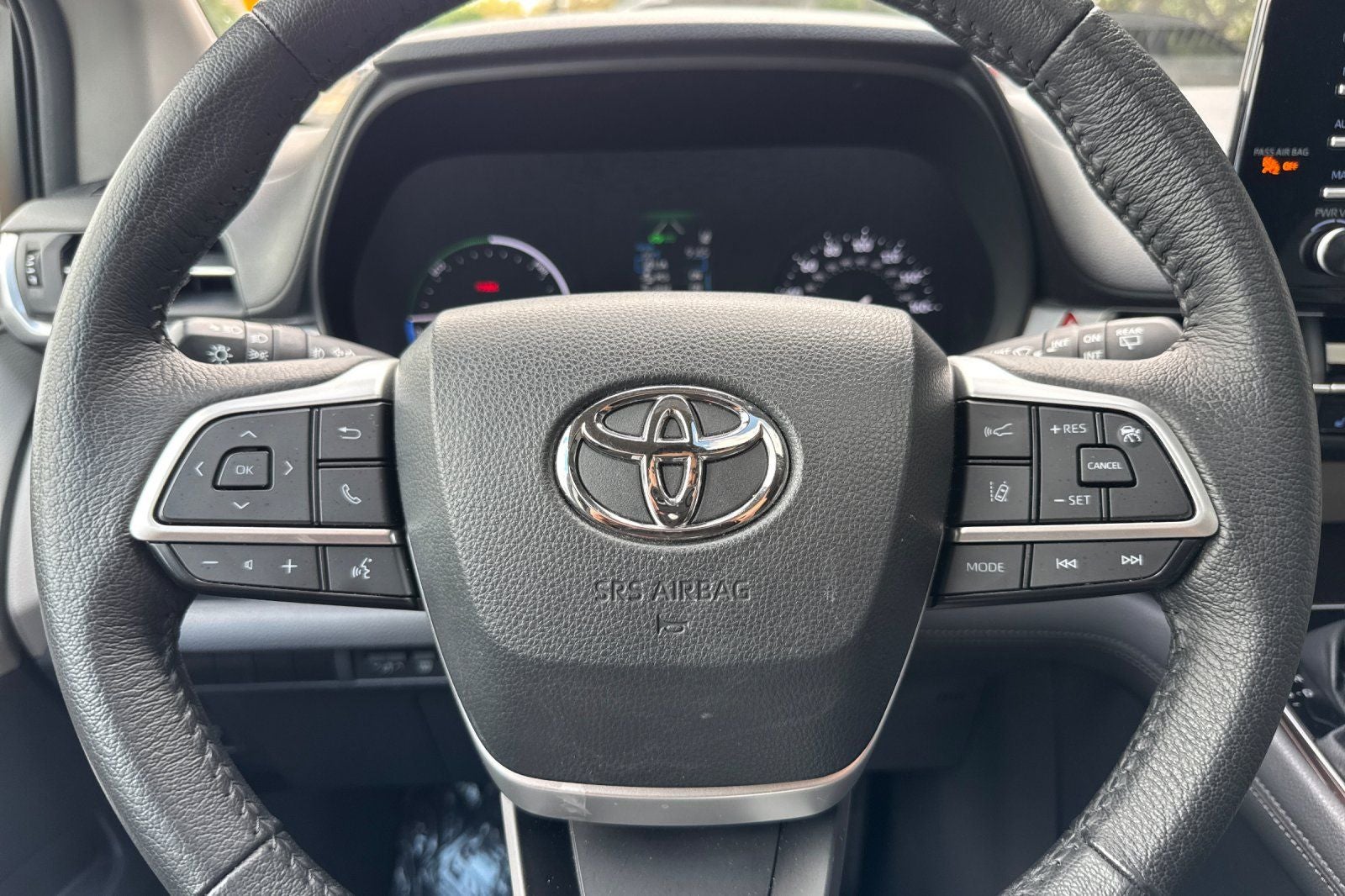 2023 Toyota Sienna XLE 8 Passenger