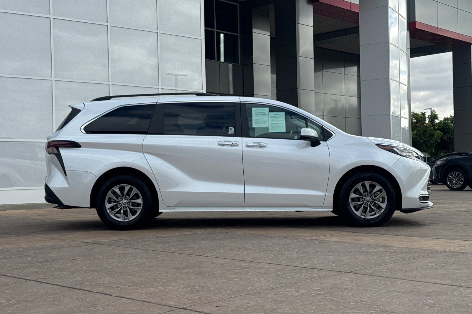 2023 Toyota Sienna XLE 8 Passenger
