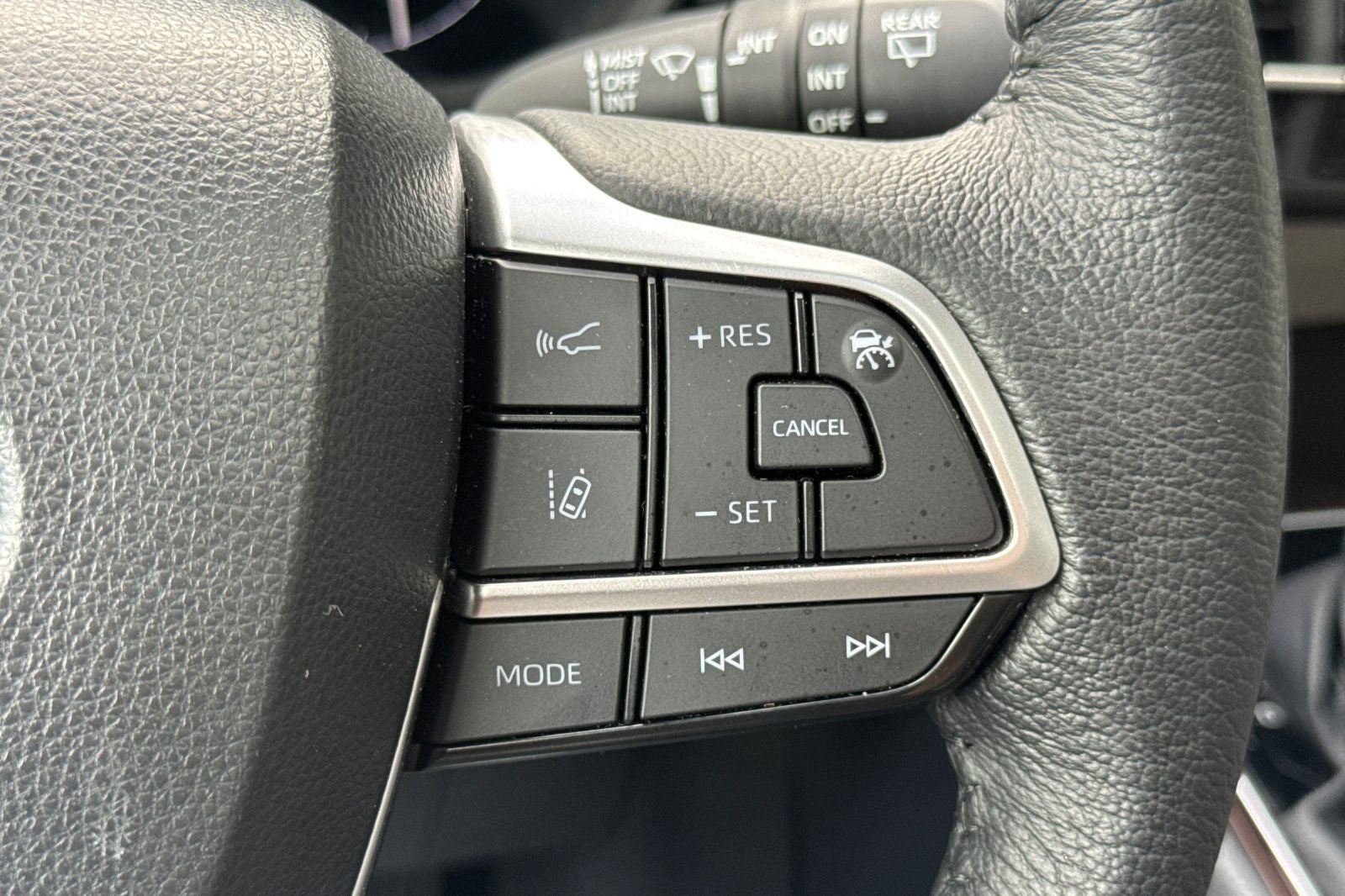 2023 Toyota Sienna XLE 8 Passenger