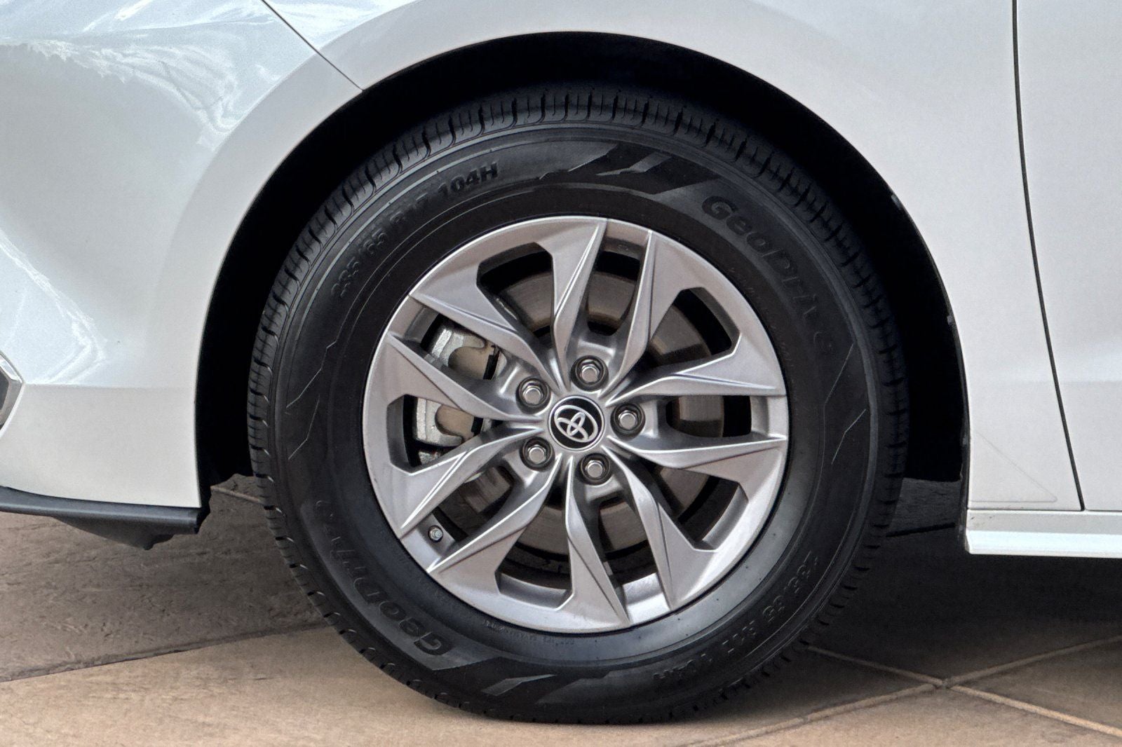 2023 Toyota Sienna XLE 8 Passenger