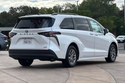 2023 Toyota Sienna XLE 8 Passenger