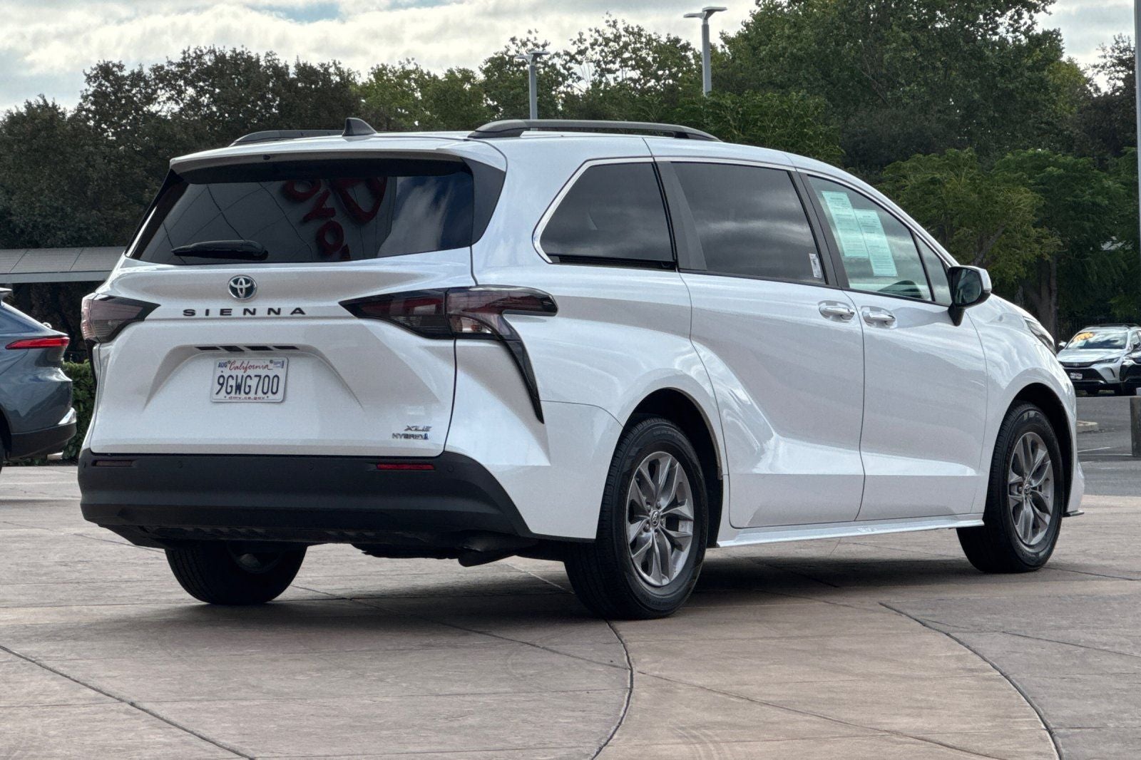2023 Toyota Sienna XLE 8 Passenger