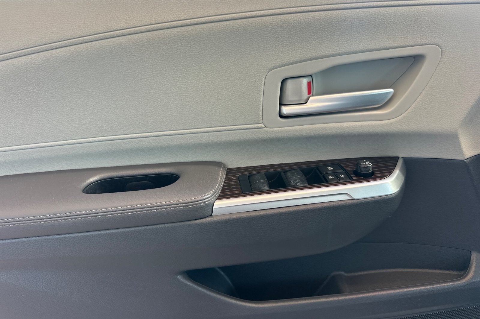 2024 Toyota Sienna XLE 8 Passenger