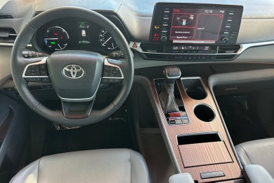 2024 Toyota Sienna XLE 8 Passenger