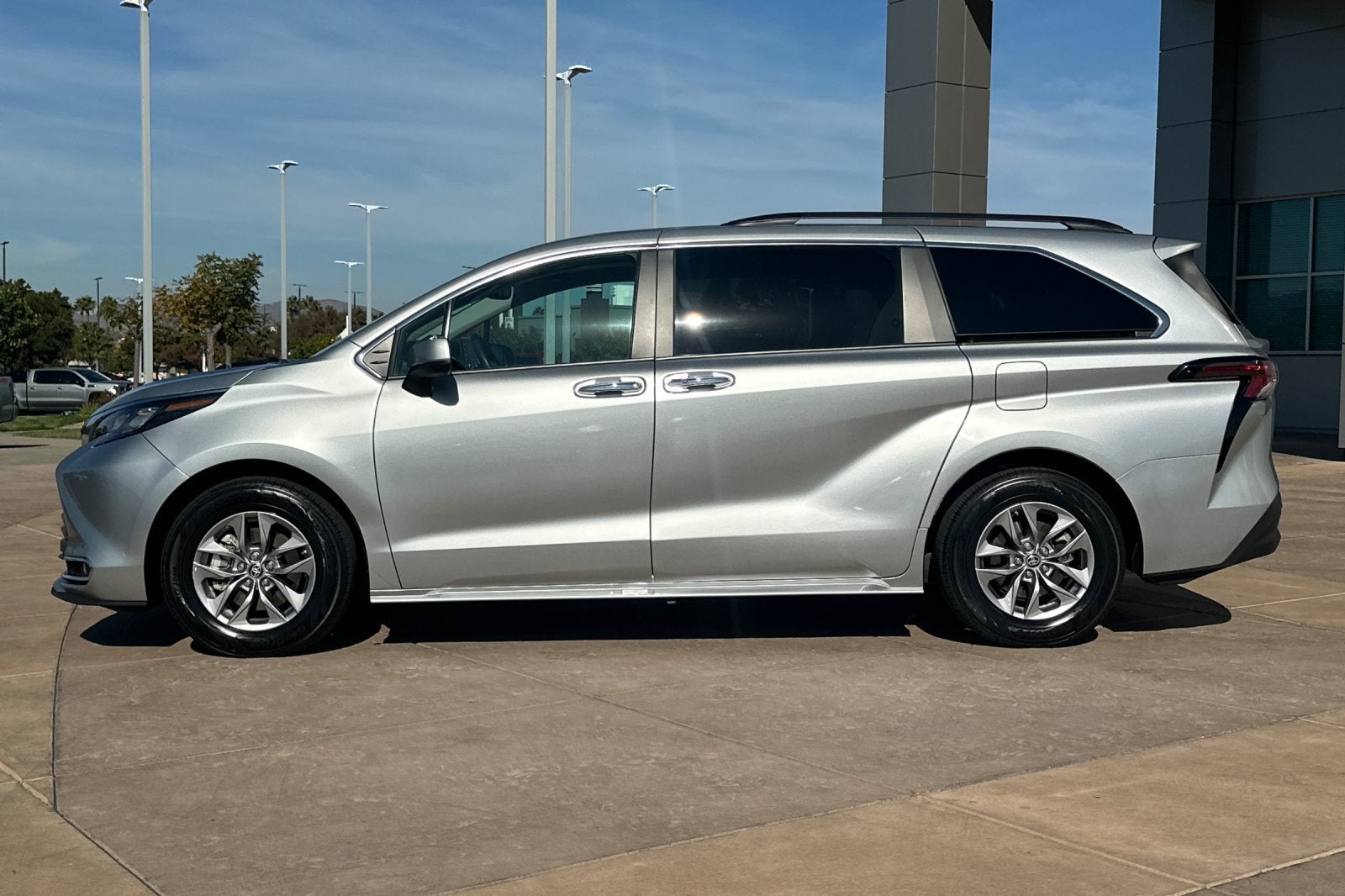 2024 Toyota Sienna XLE 8 Passenger