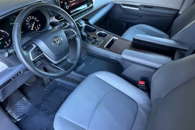 2023 Toyota Sienna XLE 8 Passenger
