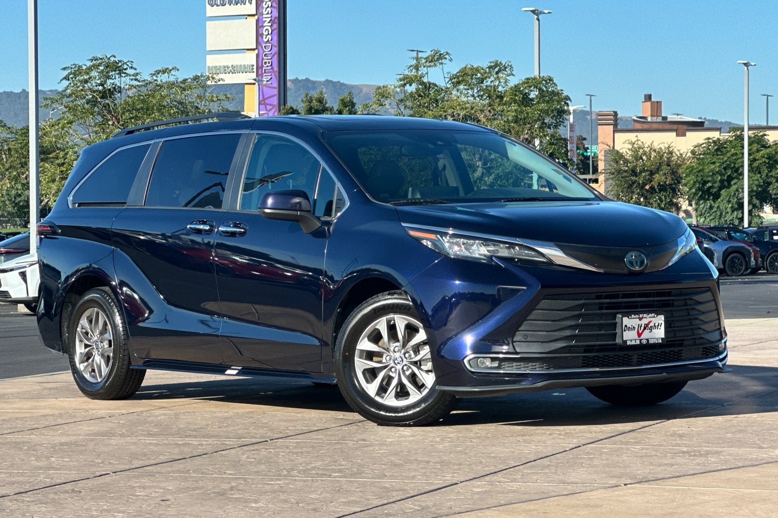 2023 Toyota Sienna XLE 8 Passenger
